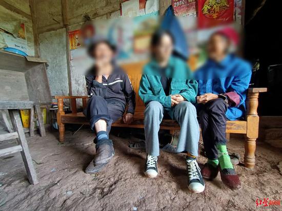 ↑小依去看望小時候曾照顧過她的姨公、姨婆。