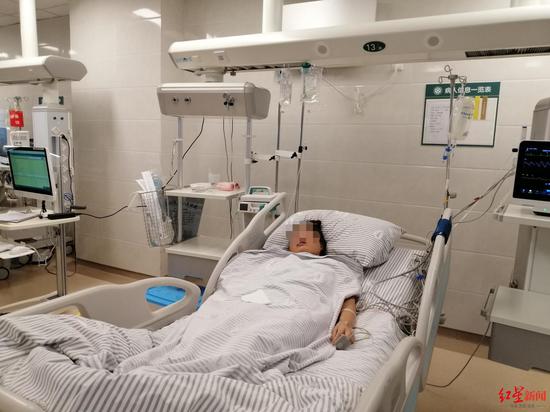 ↑仍在ICU救治的周女士,情況已經好轉