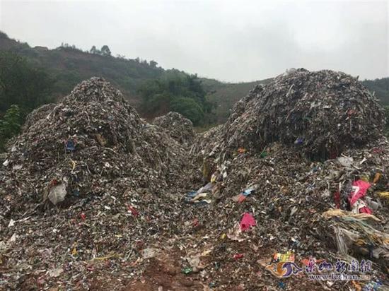 傾倒的垃圾(歷史報道圖片)