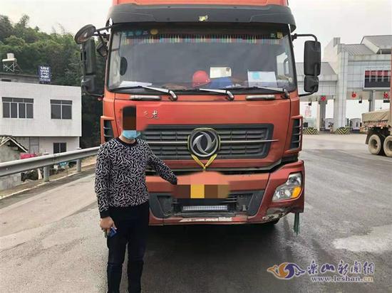 李某因“準駕不符”被高速公安擋獲