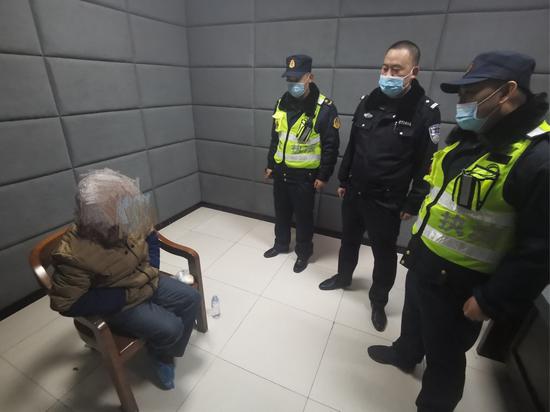 成都交警五分局供圖