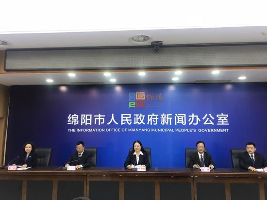 成都市经济总量 5年年均增长_成都市经济发展状况图