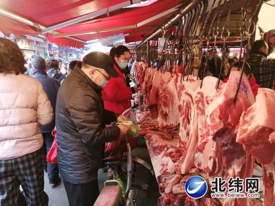 　鲜猪肉货源充足，价格与年同期相比有下降