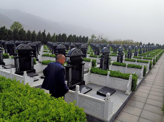 未取得公墓经营许可证的运城市天秀陵园，已售出上万处墓位。新京报记者 程亚龙 摄
