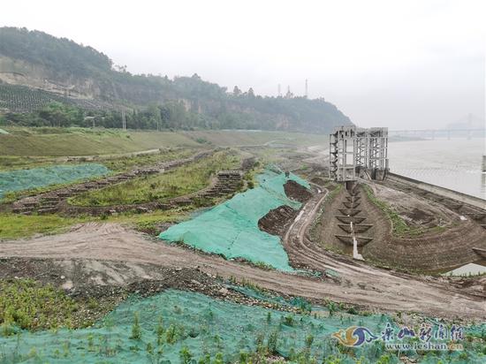 在建的仿生态鱼道