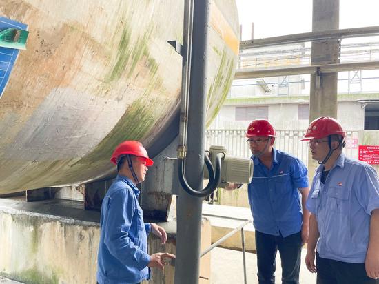 　5月20日，四川宏达股份有限公司磷化工基地开展重大危险源液氨站安全检查。（德阳市应急管理局供图）