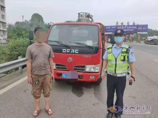 程某因無證駕駛被民警擋獲