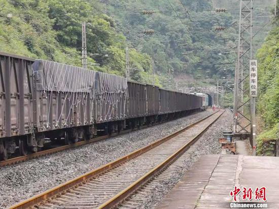 圖為成昆鐵路。中新網記者 謝藝觀 攝