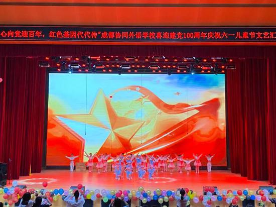 二年级三班《忆红星颂党恩》