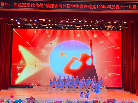 二年级十班《红星闪闪》