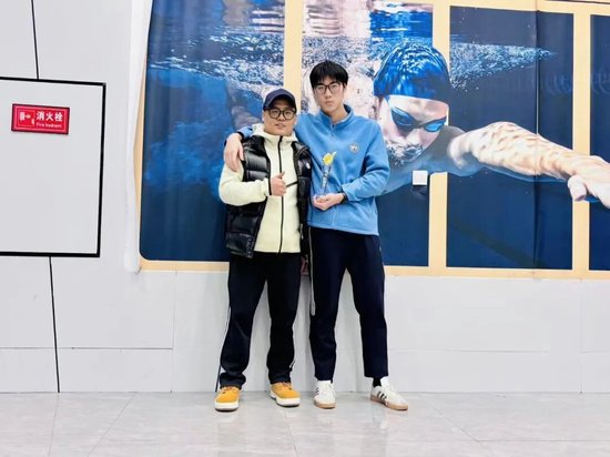 教练文志豪（左）与游镇嘉