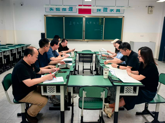 每周一次组内教研均有教学内容和德育内容