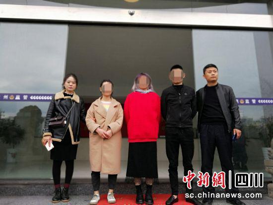 嫌疑人被警方控制。 达川公安供图