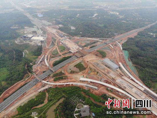 成都天府国际机场高速公路。钟欣 摄