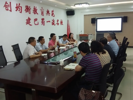 吴璀校长做经验交流