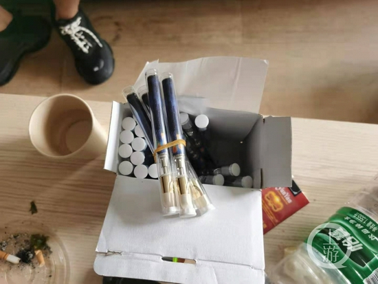 ▲吸食合成大麻素烟油的电子烟杆。图片来源/宜宾翠屏警方