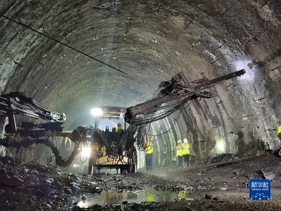 成兰铁路跃龙门隧道施工场景。成兰铁路有限责任公司供图