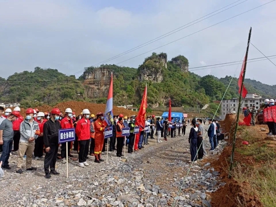 汛期来临前，宜宾组织地灾应急避险演练。