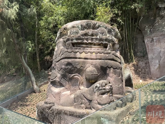 三鱼萌狮文化村的石刻石狮