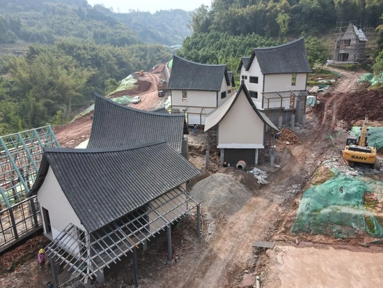 　　十里芳菲·温泉康养谷项目建设现场（资料图）