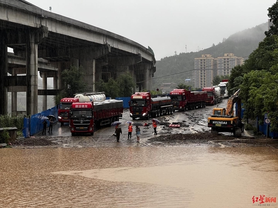 ↑低洼地段出现内涝