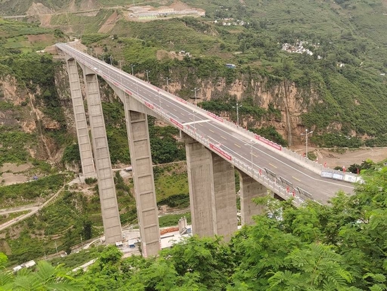 金阳河三峡连心桥