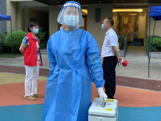 唐珠老师参加青台山社区疫情防控志愿服务