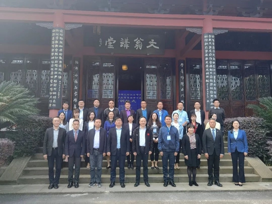 研修教师与石室中学领导合影留念