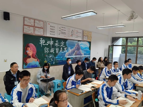 观摩语文江利老师课堂