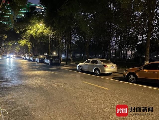 11月8日晚，“三色路夜市”已恢复宁静