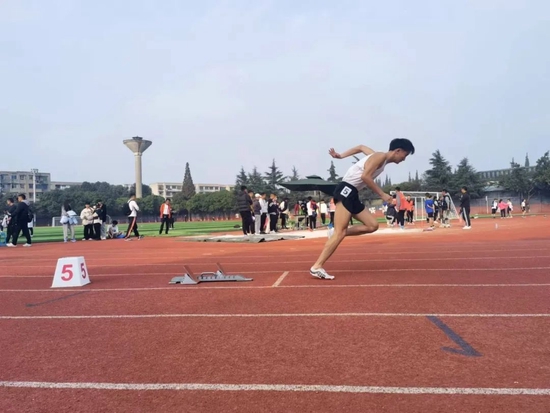 400米 800米冠军罗昊天