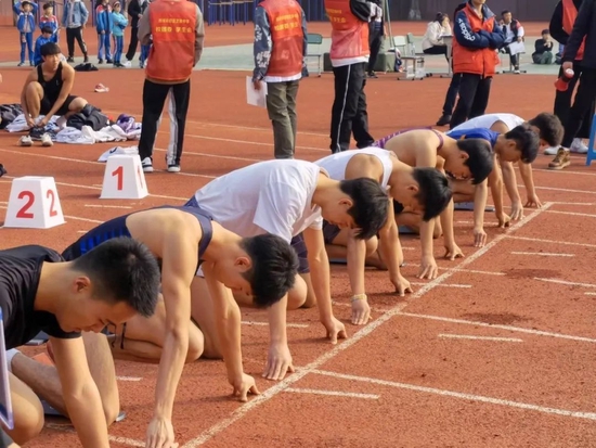 110米栏冠军孙厚禄5道