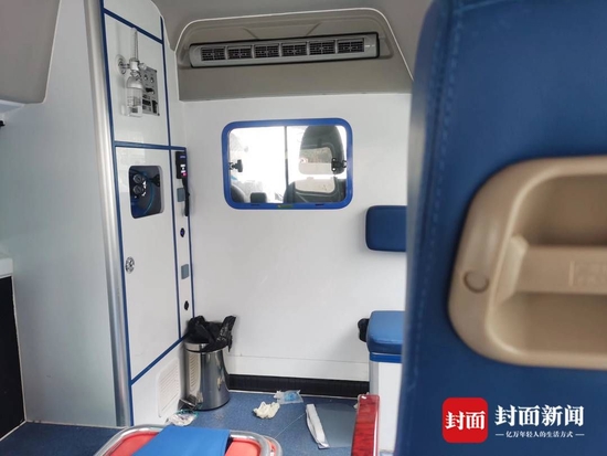 被拉上轉(zhuǎn)運(yùn)車(chē)。
