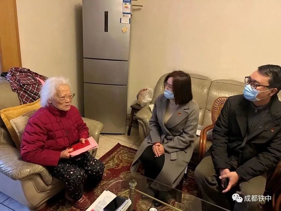 校领导带队走访慰问建国初期老干部