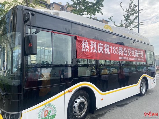 ▲成都公交183路开行