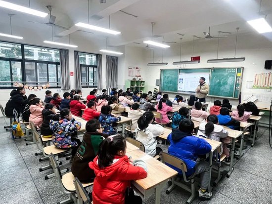 成都东部新区高明学校 杨光霁 体育与道法