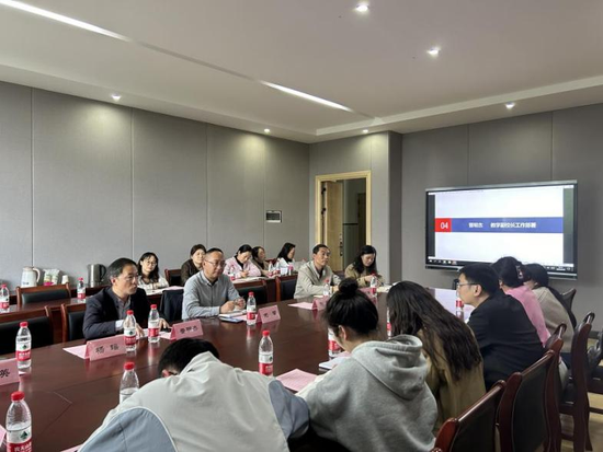 晋明杰副校长对高三升学班做工作部署