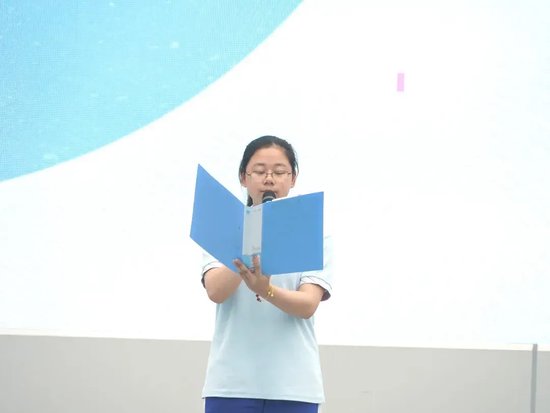 高二11班 杨蕊朗诵《遇见最好的您》班主任:徐燕