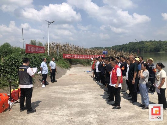 富顺县东湖街道开展防汛应急演练 记者 黄啸 摄