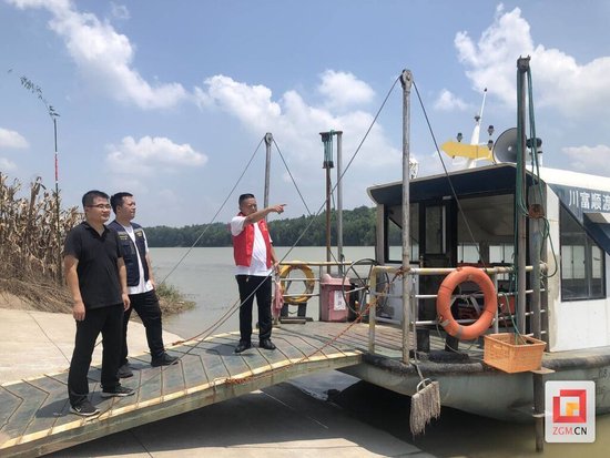排查河道行洪安全隐患 记者 黄啸 摄