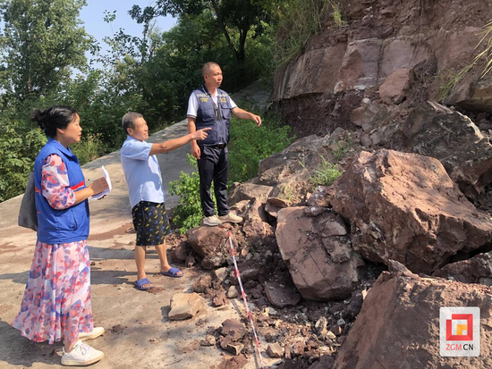 沿滩区瓦市镇金沙村山体坍塌点 记者 黄啸 摄
