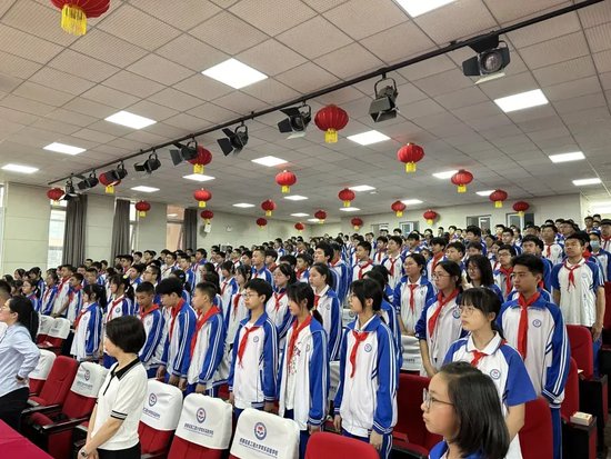 奏唱国歌