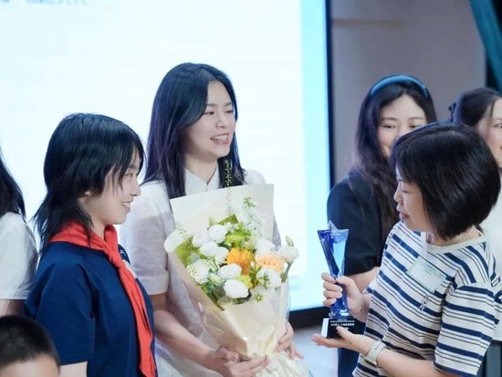 龙泉天立初中年级英语学术组组长鄢虹宇