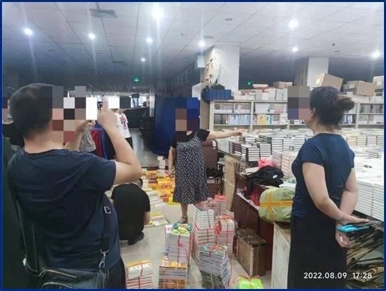 查獲的盜版圖書