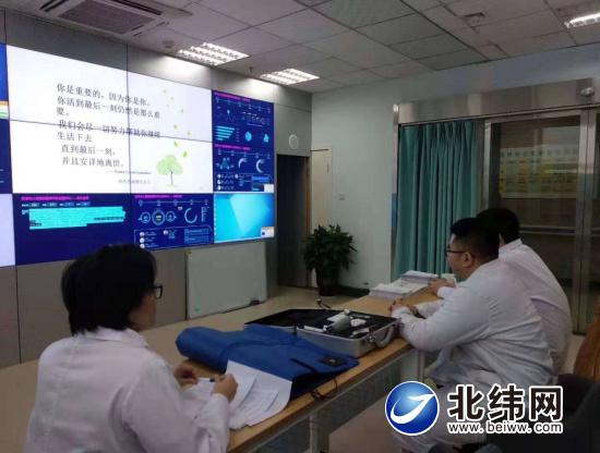 医生通过“智慧养老综合服务平台”进行老人健康管理