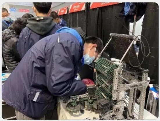 白NW在比赛中