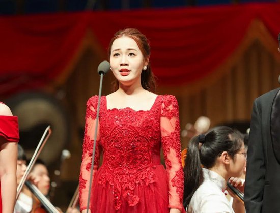 张钰淇 女高音 树德中学合唱团指导教师