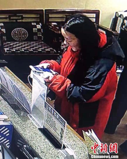 出现在酒店监控视频中的陆婷(家属供图)