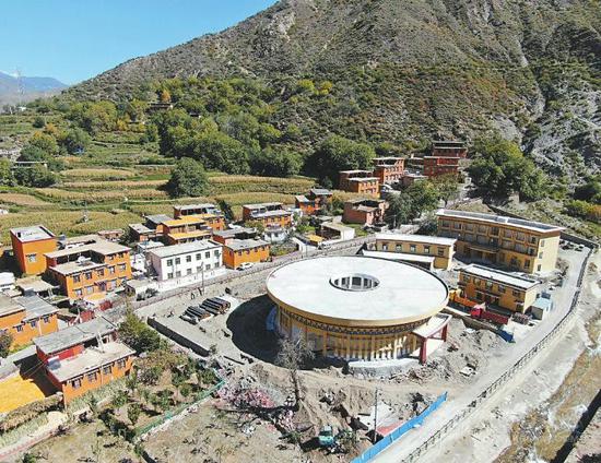 巴塘县竹巴龙乡水磨沟村温泉驿站已完成招商,即将开门迎客。四川日报全媒体记者 郝飞 摄