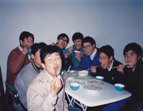 王铜和同学们在我家做客